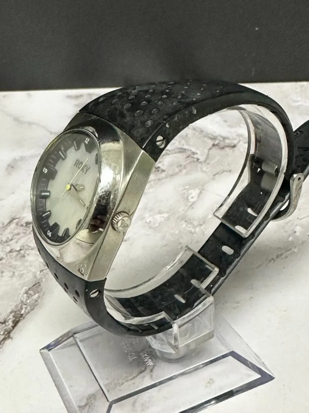 Roxy Winki Womens Watch Silver Tone Mother of Pearl Dial Silicone Band Works